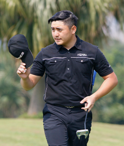太棒了!!!吳佳晏抓7鳥1Bogey,衝上領先群,獲得並列第7名。於JLPGA TRUST RESORT公開賽最終輪。GOODSHOT 職業高爾夫賽事速報25weekly20 30 葉昱辰
